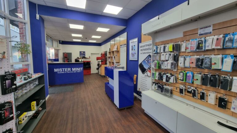 Smartphone-Reparaturgeschäft Innenraum mit Zubehör und Werkzeugen.
